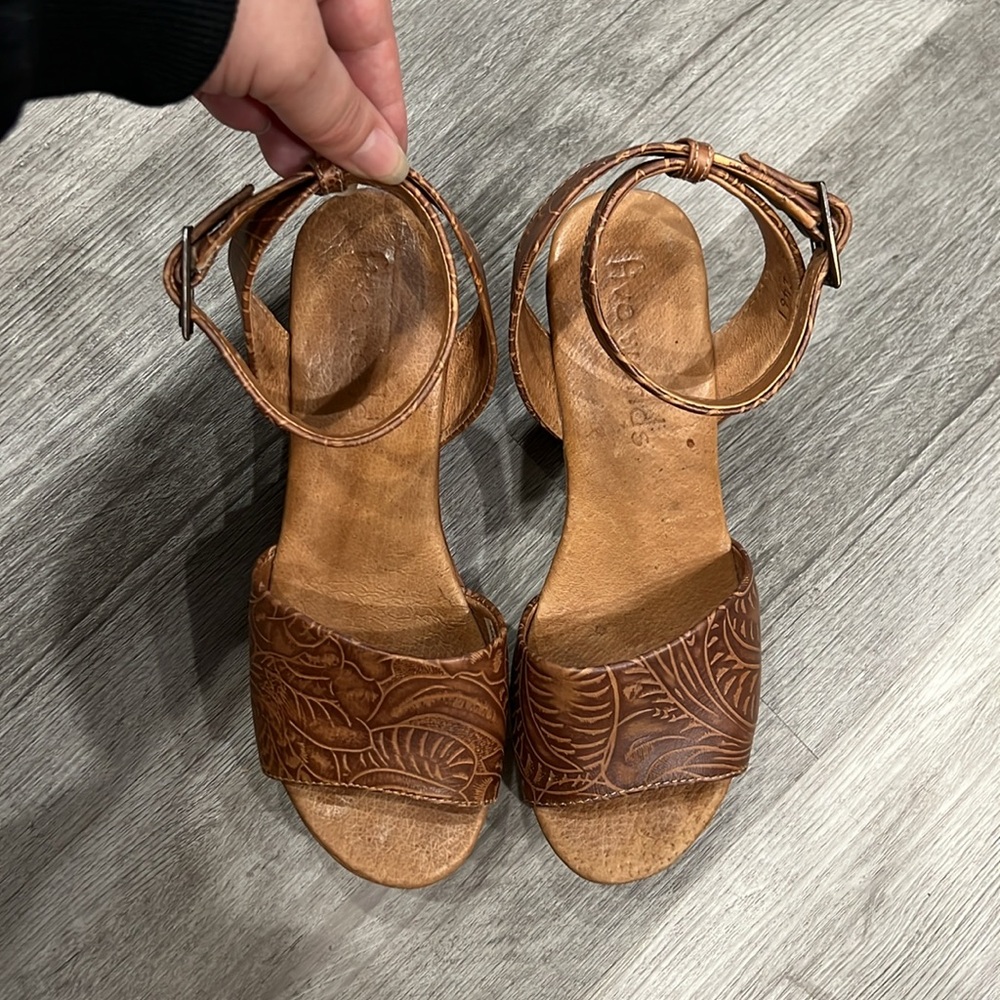 Five Worlds leather sandal, EUC
